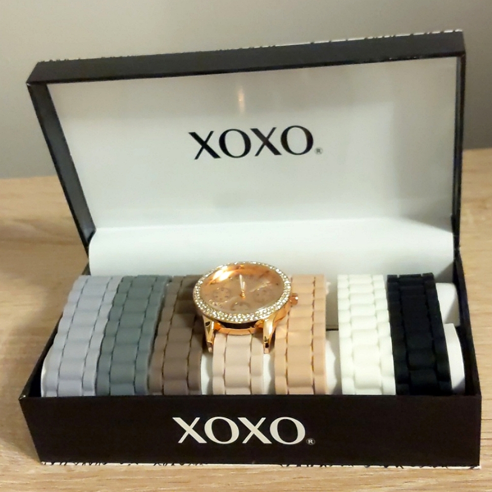 Interchangeable XOXO watch